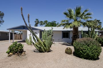 2210 E Claire Dr Phoenix, AZ 85022